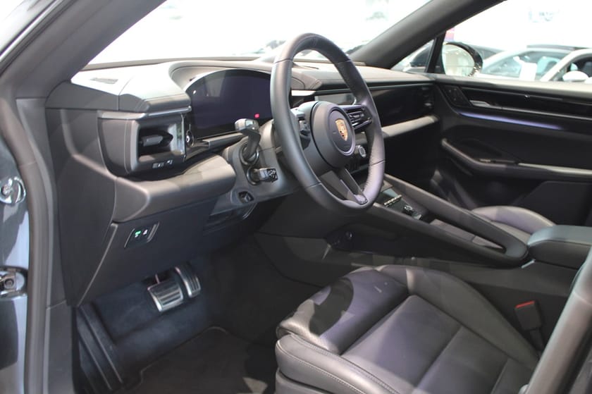 Bild 3 av Porsche Macan 4S Electric Moms