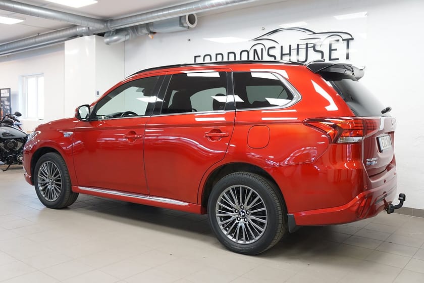 Bild 3 av Mitsubishi Outlander PHEV CVT 224HK S-EDITION BLACK ROOF | TAKLUCKA