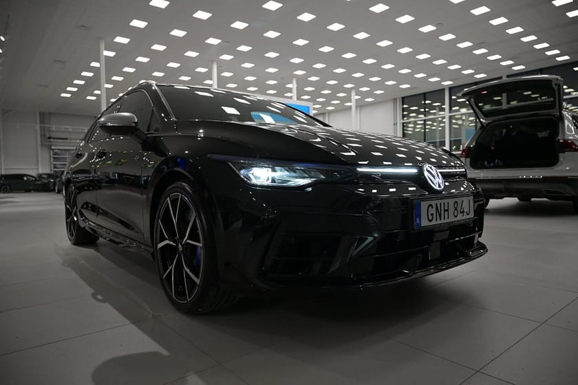 Bild 4 av Volkswagen Golf Variant R Sportcombi 333 hk Drag