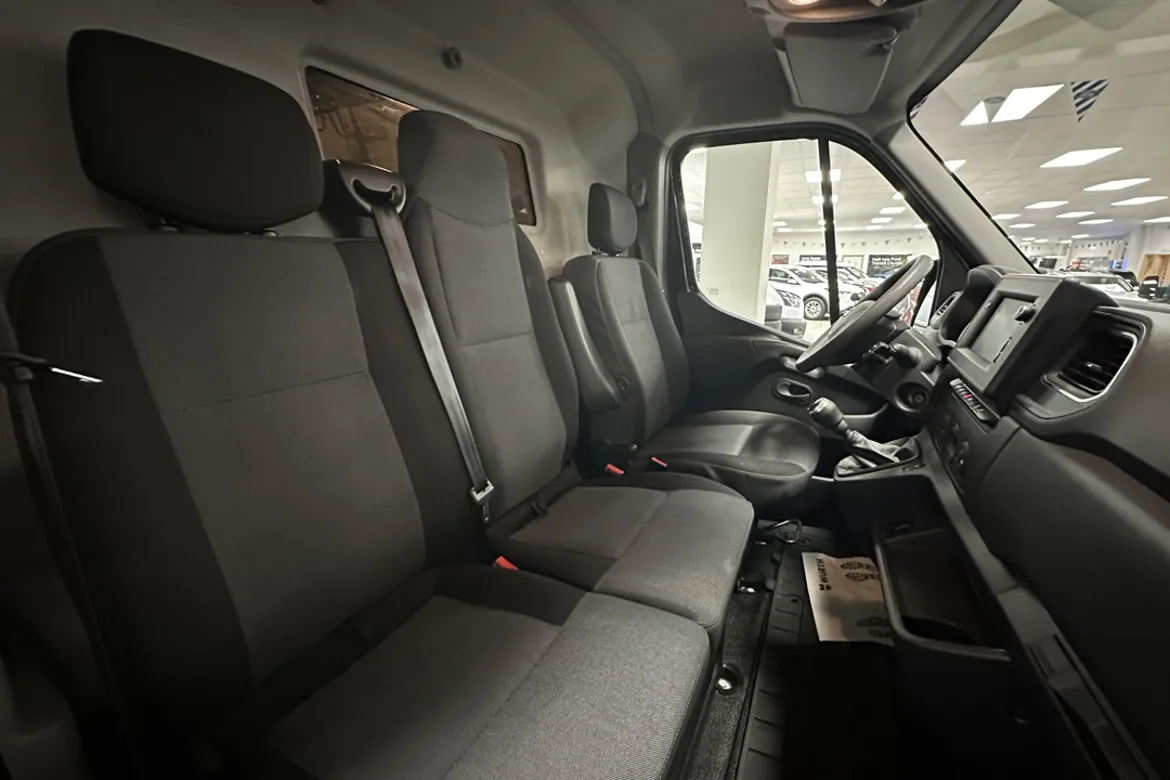 Nissan NV400