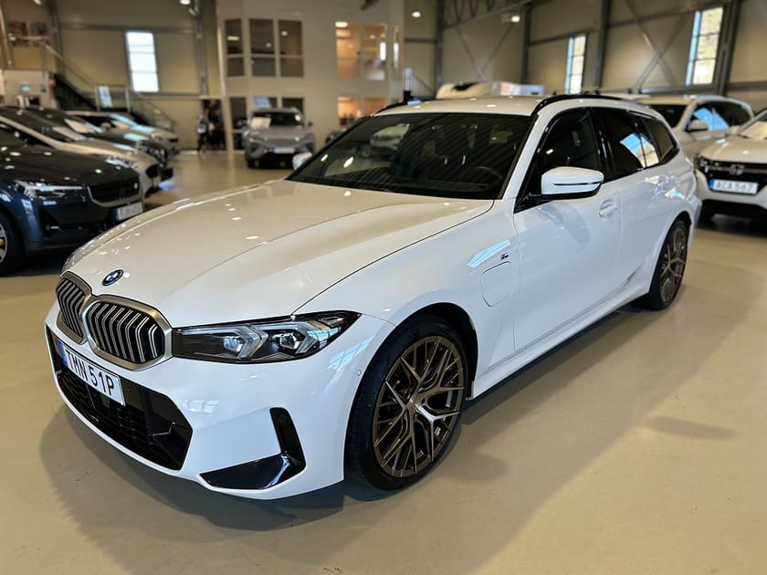 Bild 1 av BMW 330e xDrive Touring Steptronic M Sport/Dragkrok /HUD/360kam