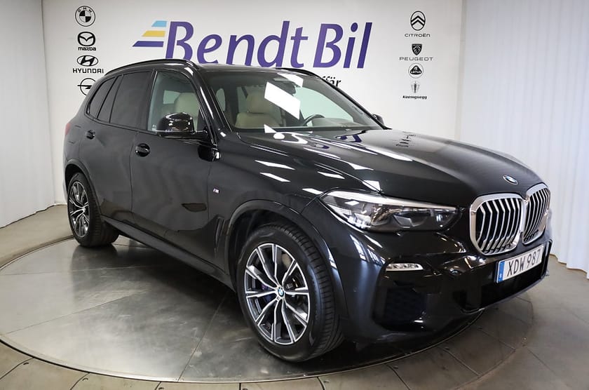 Bild 1 av BMW X5 xDrive30d M Sport / Panorama/ Night Vision/Soft Close