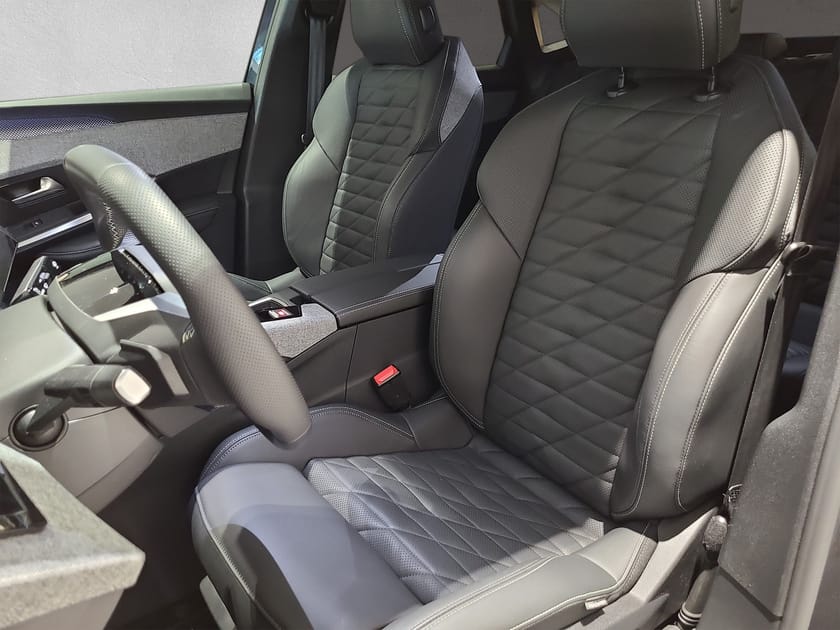 Bild 3 av Peugeot E-3008 GT Ultimate Electric  5-d SUV - Demo. Drag.