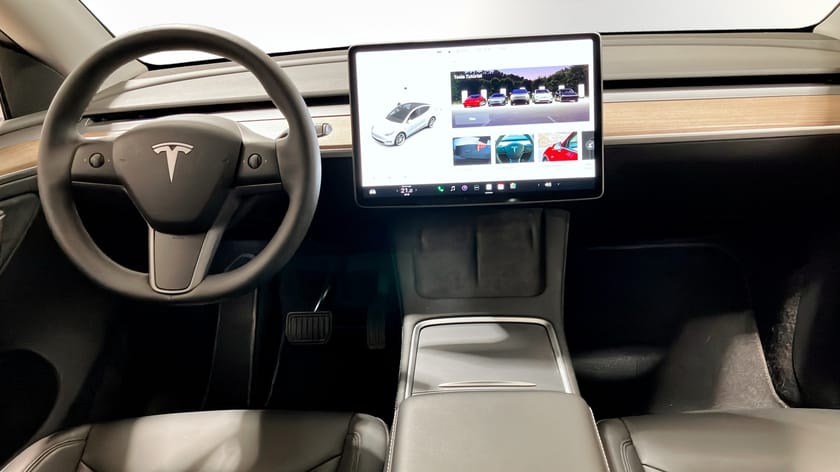 Bild 4 av Tesla Model Y Long Range AWD Longe Panorama Moms