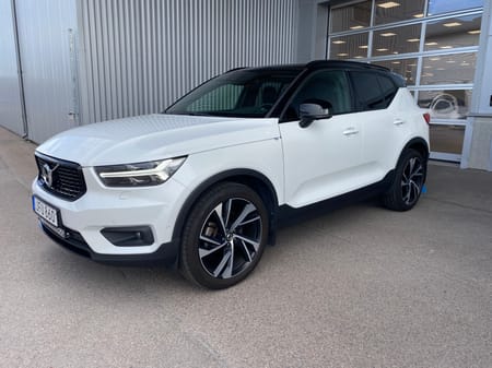 Volvo XC40 D4 AWD R-Design Intro Edition / Panorama / LED Ramp