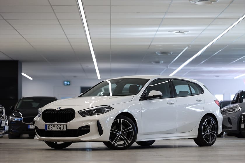 Bild 3 av BMW 118i 140hk M Sport Shadow Line Navi CarPlay PDC