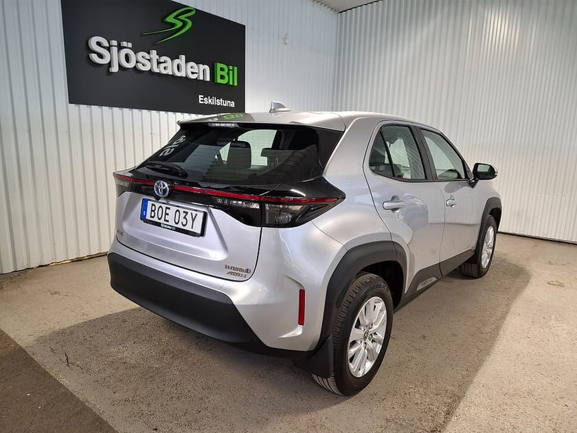 Bild 4 av Toyota Yaris Cross Hybrid AWD-i e-CVT Active 116 hk Adaptiv Farth,Kupévärm