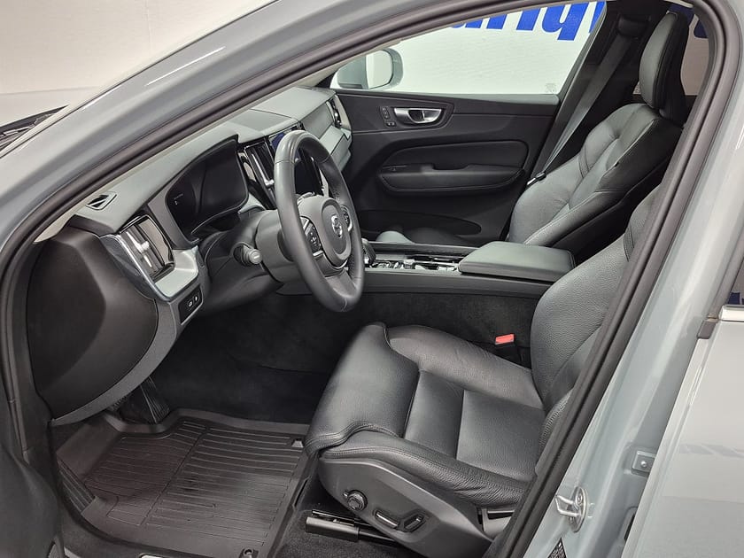 Bild 2 av Volvo XC60 T6 Recharge Plus Bright Plug in AWD 350HK 4x4 Panorama Läder