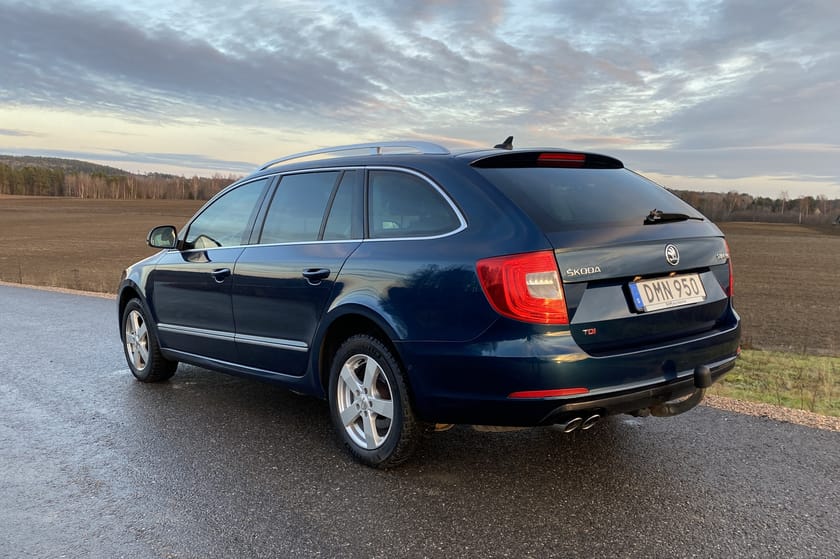 Bild 3 av Škoda Superb Kombi Skoda 2.0 TDI 4WD Elegance | Dvärm | Drag | S&V