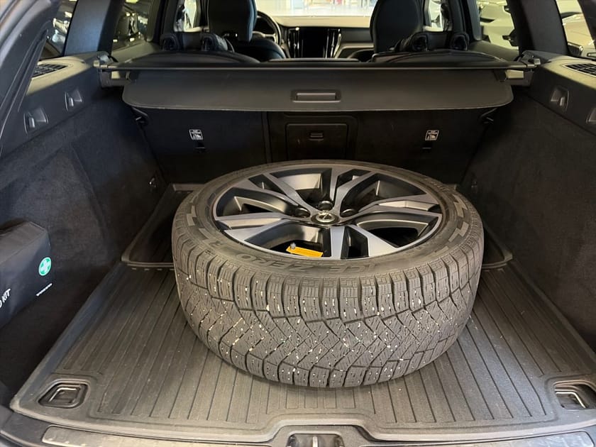 Bild 5 av Volvo V60 D3 R-Design, Harman/Kardon, 19" fälg, Navigation Pro, Klimatpaket, Tonade rutor