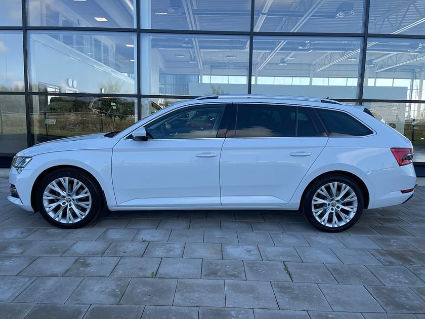 Bild 2 av Škoda Superb iV Combi Skoda 1.4 TSI Business|Värmare|Massage|Moms