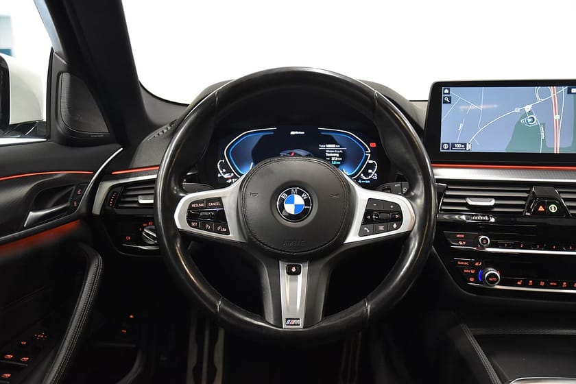 Bild 2 av BMW 530e xDrive Touring M-Sport H/K Skinn P-Värm 360° 292hk