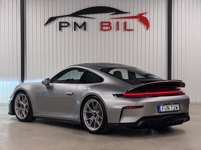 Bild 3 av Porsche 911 GT3 Touring 992.2 Extrautrustad för 307.000kr (Baksäte)