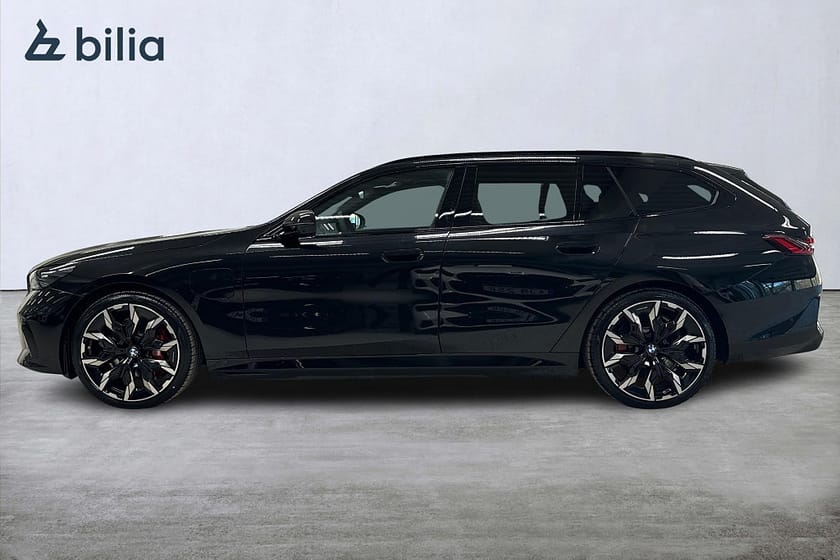 Bild 3 av BMW 550e xDrive Touring 550 M-Sport Pro | DEMOBIL | Drag | B&W