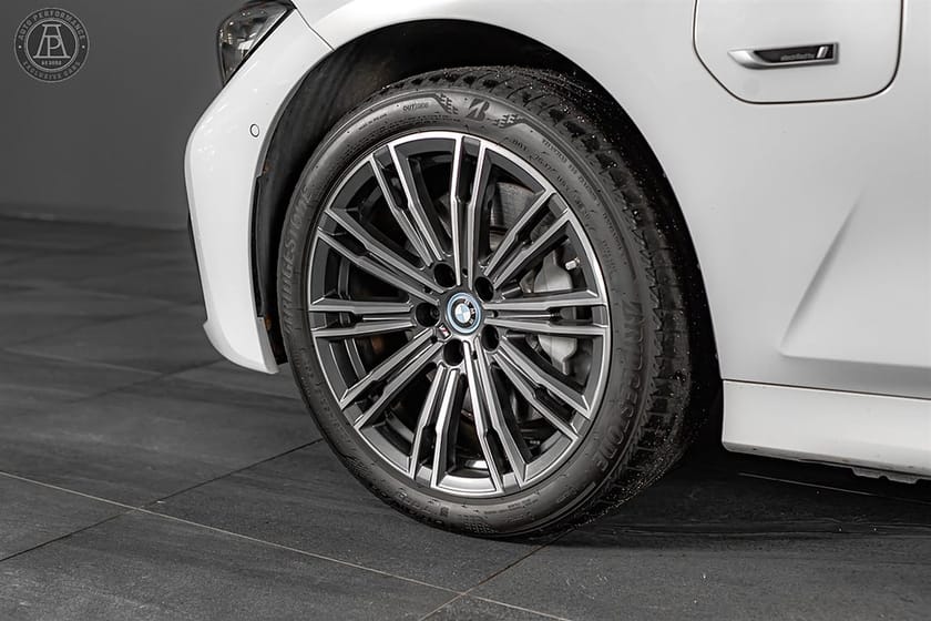 Bild 4 av BMW 330e xDrive Touring 330 M-Sport Plug-In / Hemleverans /