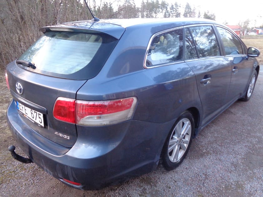 Bild 3 av Toyota Avensis Kombi 1.8 NYBES U.A./NYSERVAD/FINANS/DRAG/ACC/FARTH