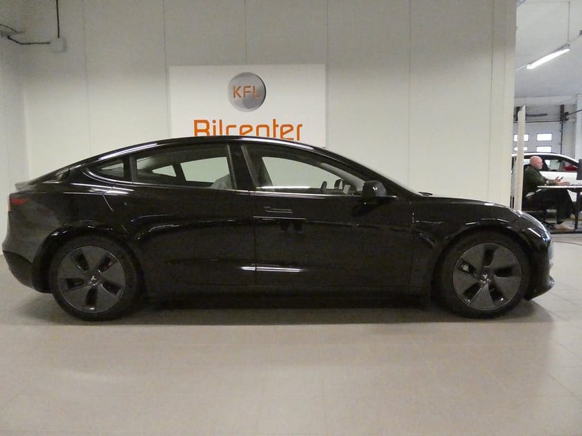 Bild 4 av Tesla Model 3 Long Range AWD Pano-Kam-Navi-Skinn-Vinterhjul