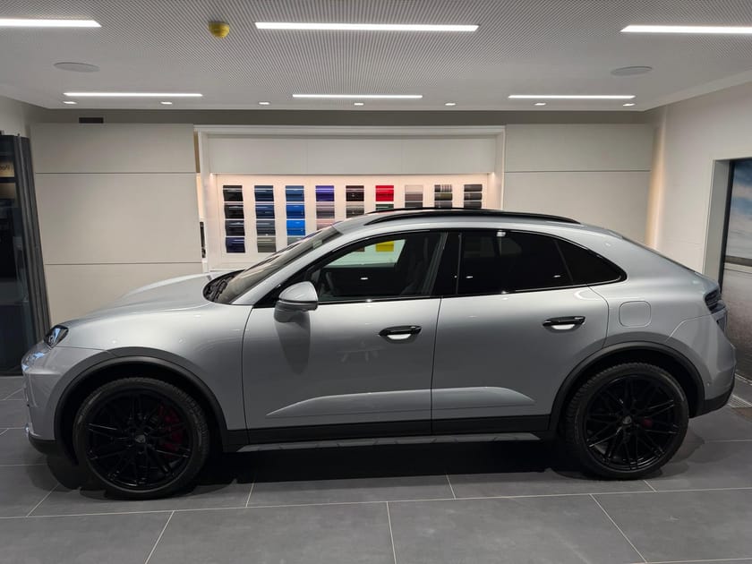 Bild 3 av Porsche Macan Turbo Electric / 639HK / VAT