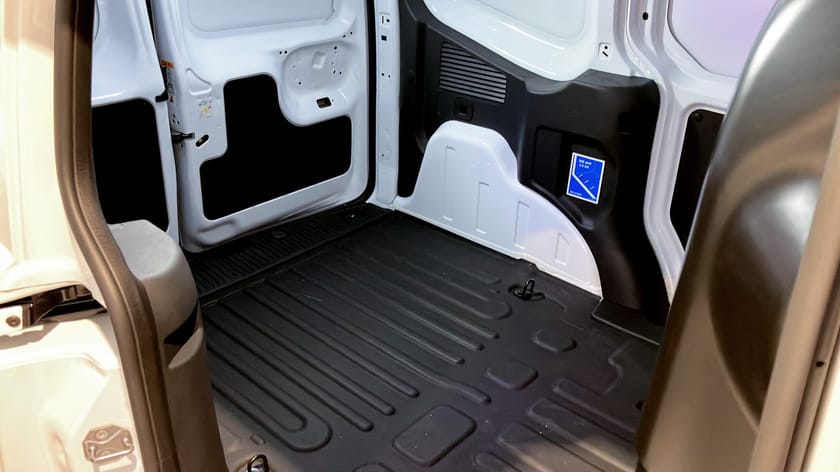 Bild 5 av Ford E-Transit Courier LIMITED  136HK DEMO | Backkamera | Dragkrok |