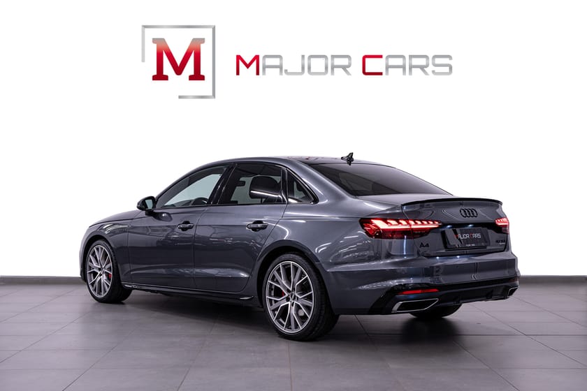 Bild 4 av Audi A4 Sedan 40 TDI quattro Q Edition One Cockpit Matrix Ambient