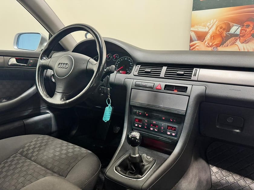 Bild 2 av Audi A6 Sedan 1.8 T Comfort Euro 4 Ny besiktigad!