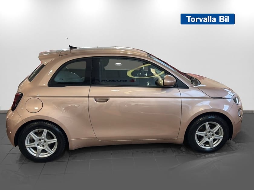 Bild 4 av Fiat 500e ICON Back kamera parksensor fram + bak Vinterhjul