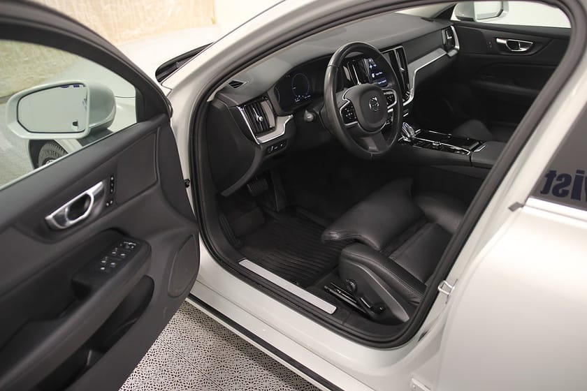 Bild 2 av Volvo V60 T6 Recharge Inscription plug in AWD 350HK 4x4 Läder