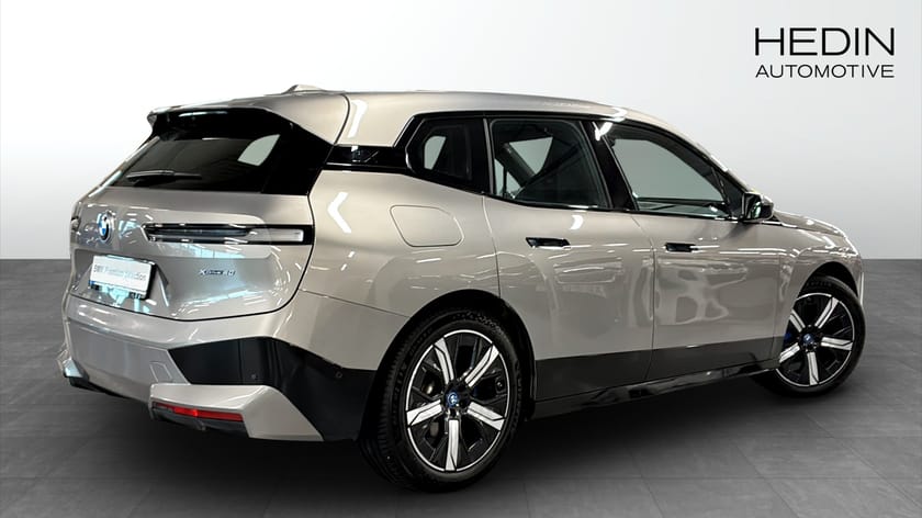 Bild 2 av BMW iX xDrive40 Sportpkt Innovation Head-up Driving Assist Pro H/K