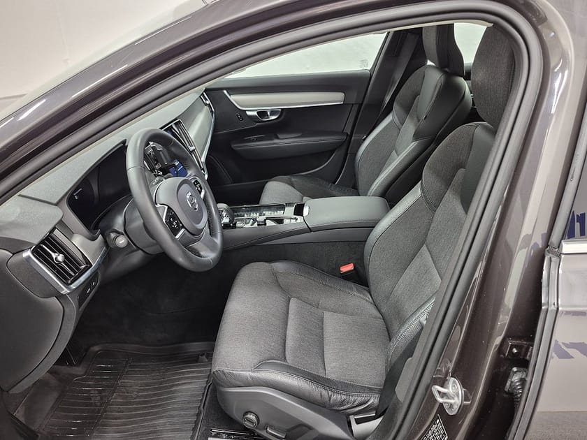 Bild 2 av Volvo V90 T6 Recharge Core Bright plug in AWD 350HK 4x4