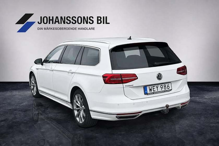 Bild 3 av Volkswagen Passat Sportscombi 2.0TDI 4Motion R-Line Cockpit Skinn Värmare Drag Kamera