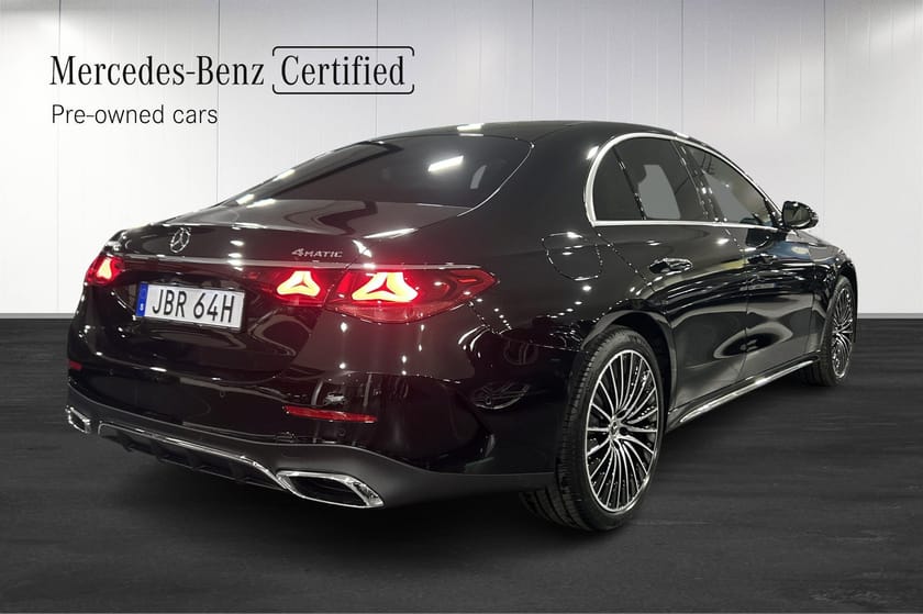 Bild 4 av Mercedes-Benz E 300 d e 4MATIC de Sedan / AMG Line / Premium paket
