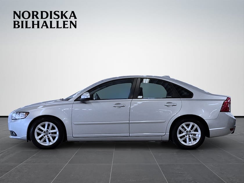 Bild 4 av Volvo S40 D2 Momentum Nyservad Dragkrok Värmare P-sensor