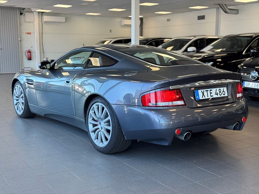 Bild 4 av Aston Martin V12 Vanquish 5.9 466hk Die Another Day 2003