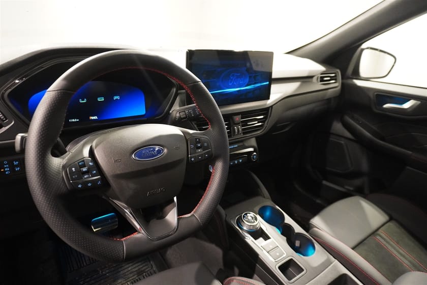 Bild 2 av Ford Kuga Plug-In Hybrid ST-Line X 2.5 FWD 243hk Black Edition CVT