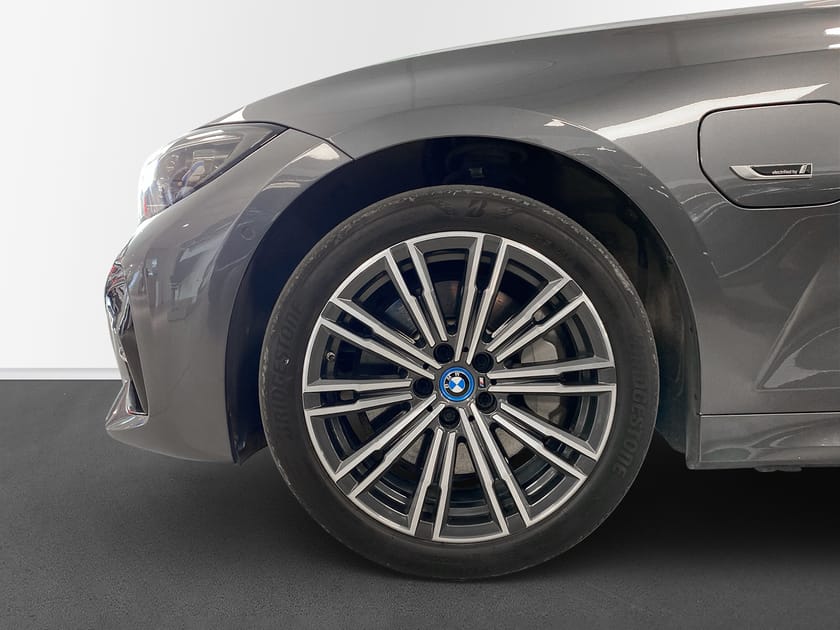 Bild 5 av BMW 330e xDrive Touring E M-sport
