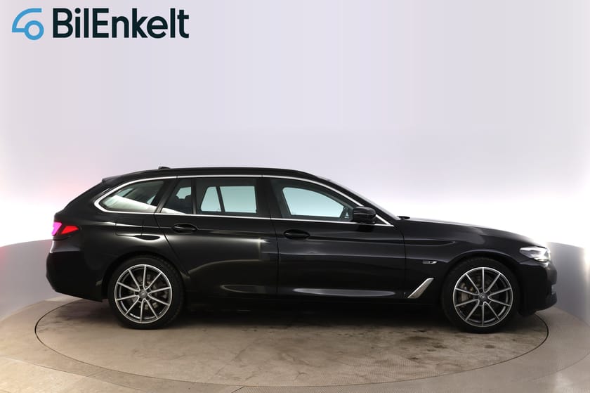 Bild 2 av BMW 530e xDrive Touring Sport Connected Drag B-Kamera