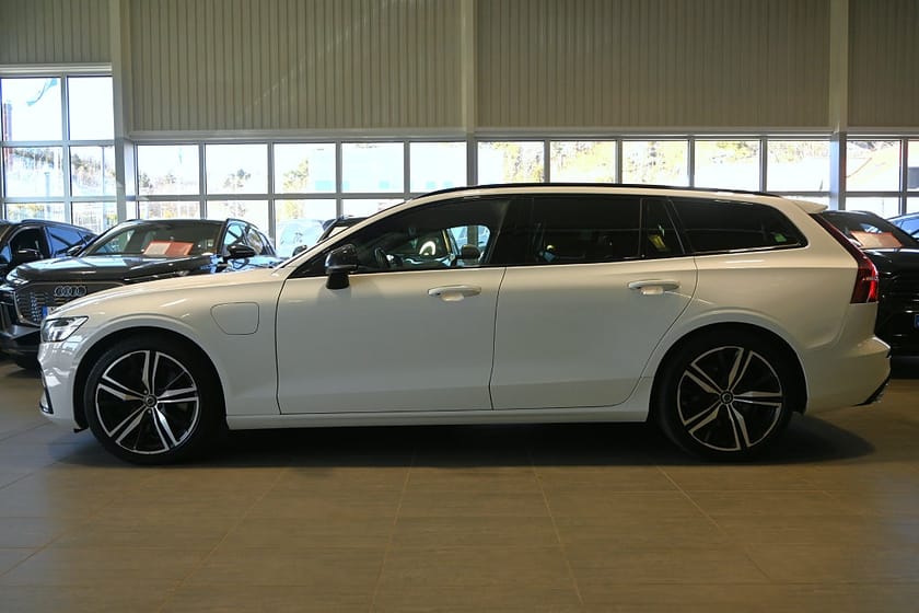 Bild 2 av Volvo V60 Recharge T6 AWD R-Design Pano Läder H/K