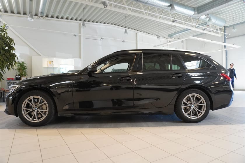 Bild 3 av BMW 330e xDrive Touring Sport Line Drag Aktiv Fart HiFi