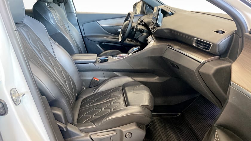 Bild 3 av Peugeot 3008 HYBRID4 300 EAT 300hk GT - 360° - Drag - AWD