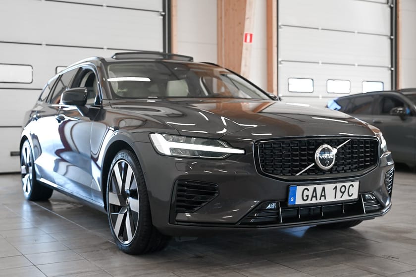 Bild 4 av Volvo V60 Recharge T6 AWD Ultimate Dark 360 Pano HuD H/K Drag