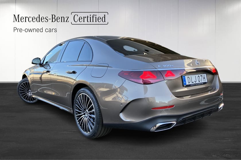 Bild 2 av Mercedes-Benz E 300 e SEDAN AMG  / PANORAMA / BURMESTER / DRAG