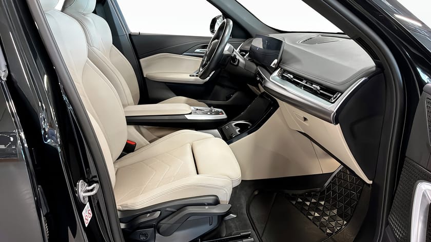 Bild 3 av BMW iX1 xDrive30 M Sport Massagestol Rattvärme Värmare Keyless