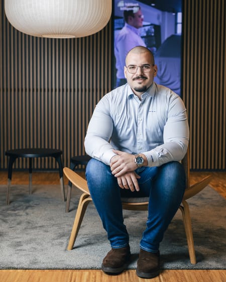 TONY KNEZEVIC - Personlig Bilrådgivare