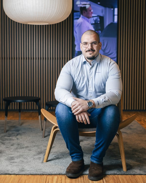 TONY KNEZEVIC - Personlig Bilrådgivare