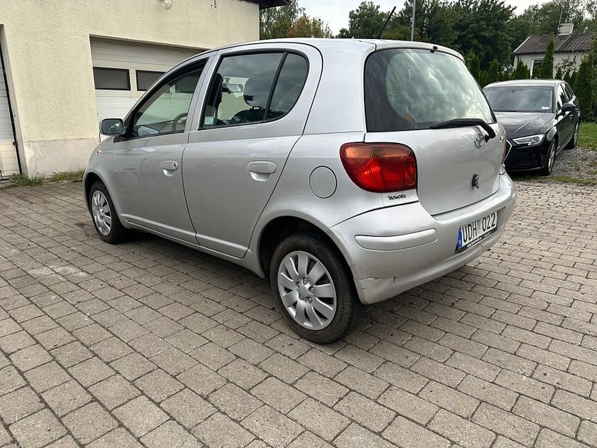 Bild 4 av Toyota Yaris 5-dörrar 1.3 VVT-i /Ny besiktigad/Ny servad