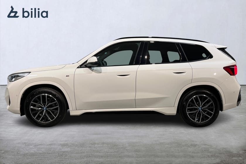 Bild 3 av BMW iX1 eDrive20 M Sport/ Drag / Rattvärme / Tonade rutor