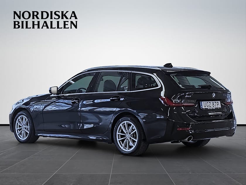Bild 5 av BMW 330e xDrive Touring Steptronic Sport line Nyservad Apple Car