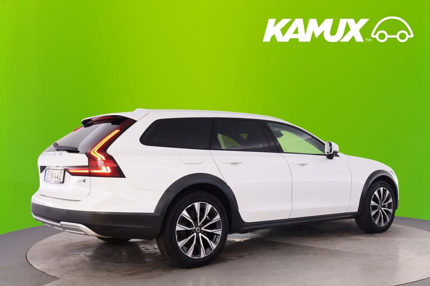 Bild 2 av Volvo V90 Cross Country B4 AWD Ultimate 197hk Pano H/K Läder HuD 360° 4zon Drag