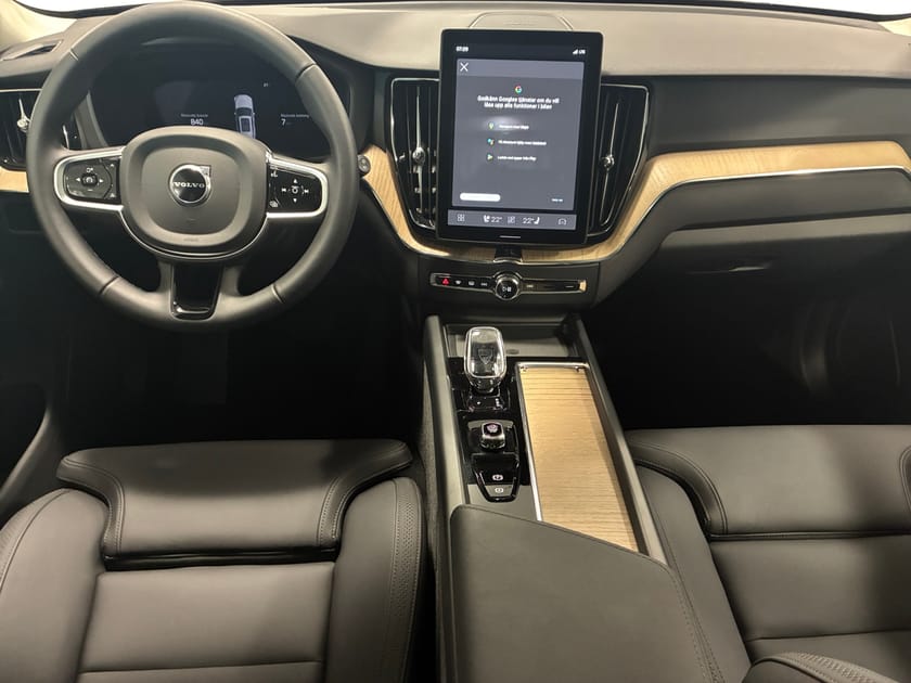 Bild 5 av Volvo XC60 T6 Plus Dark Nordic | Drag | 360° | H&K | 21" | Head-up |
