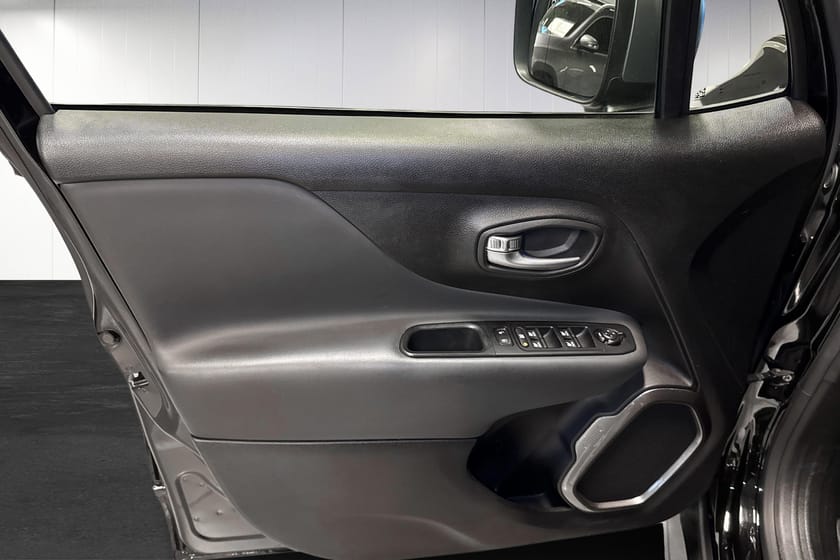 Bild 4 av Jeep Renegade 1.3 T-GDi | Limited | Black On Black | Navi |